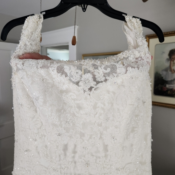 Wedding dress - Picture 3 of 4